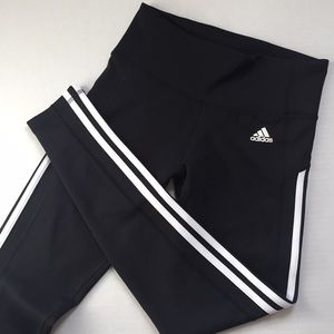 ✨Adidas 3 striped crop leggings!✨